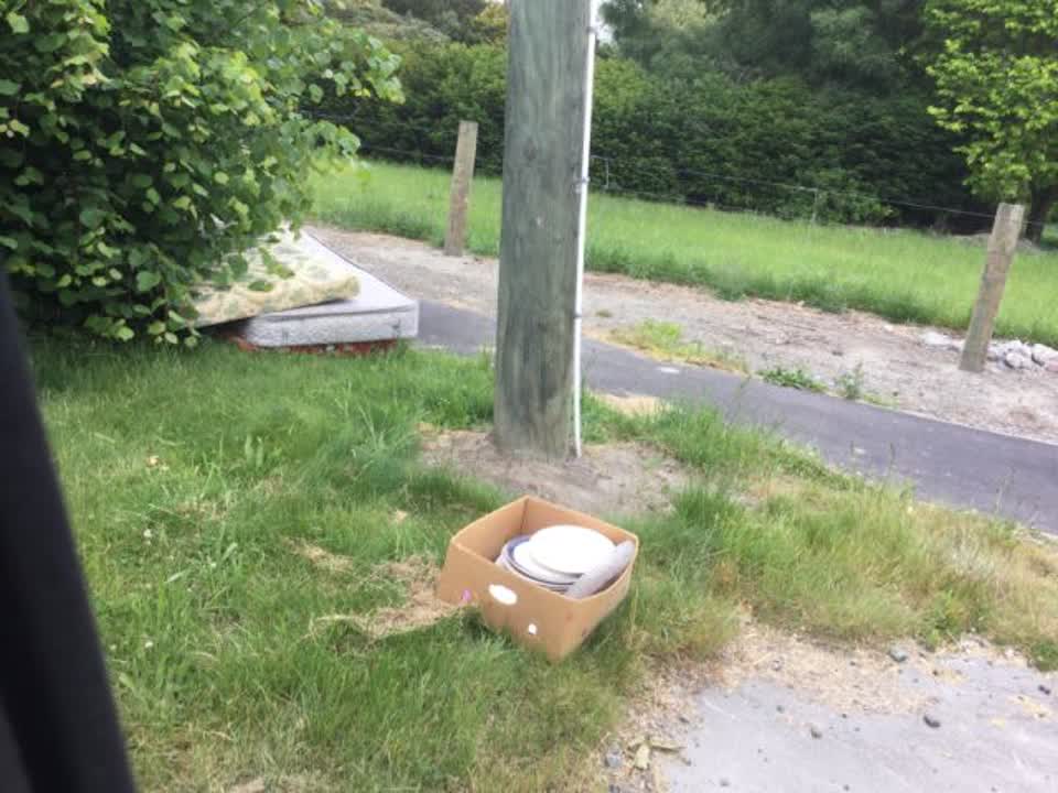 The photograph attached to this rubbish/recycling report
