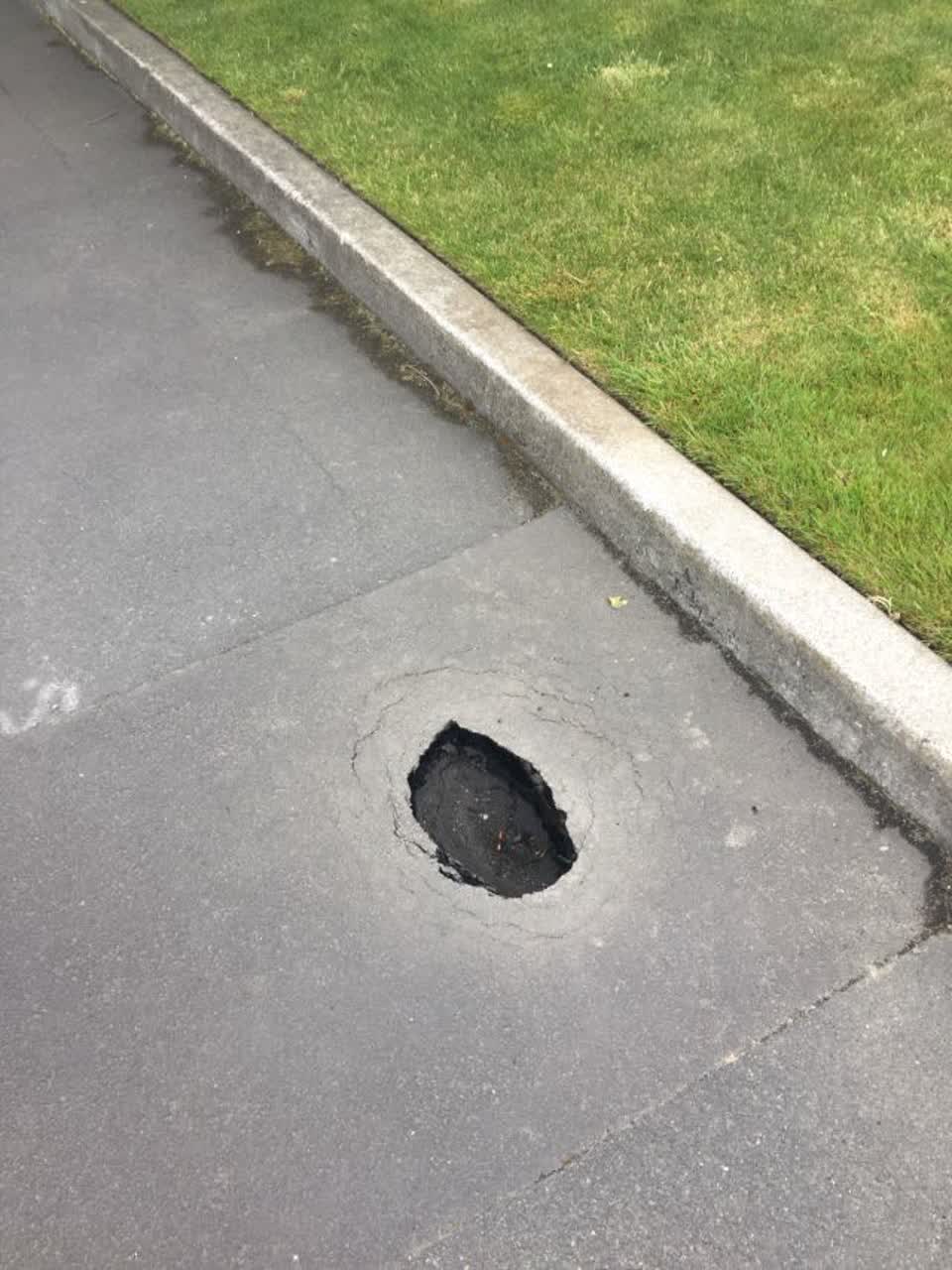 The photograph attached to this roading/streets report