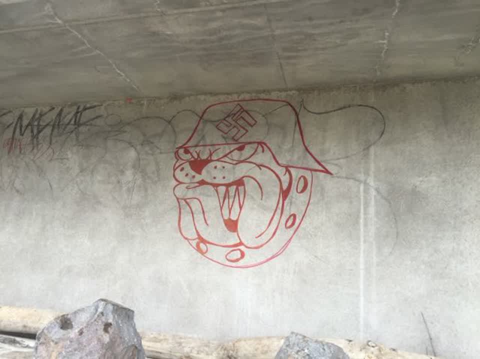The photograph attached to this graffiti report