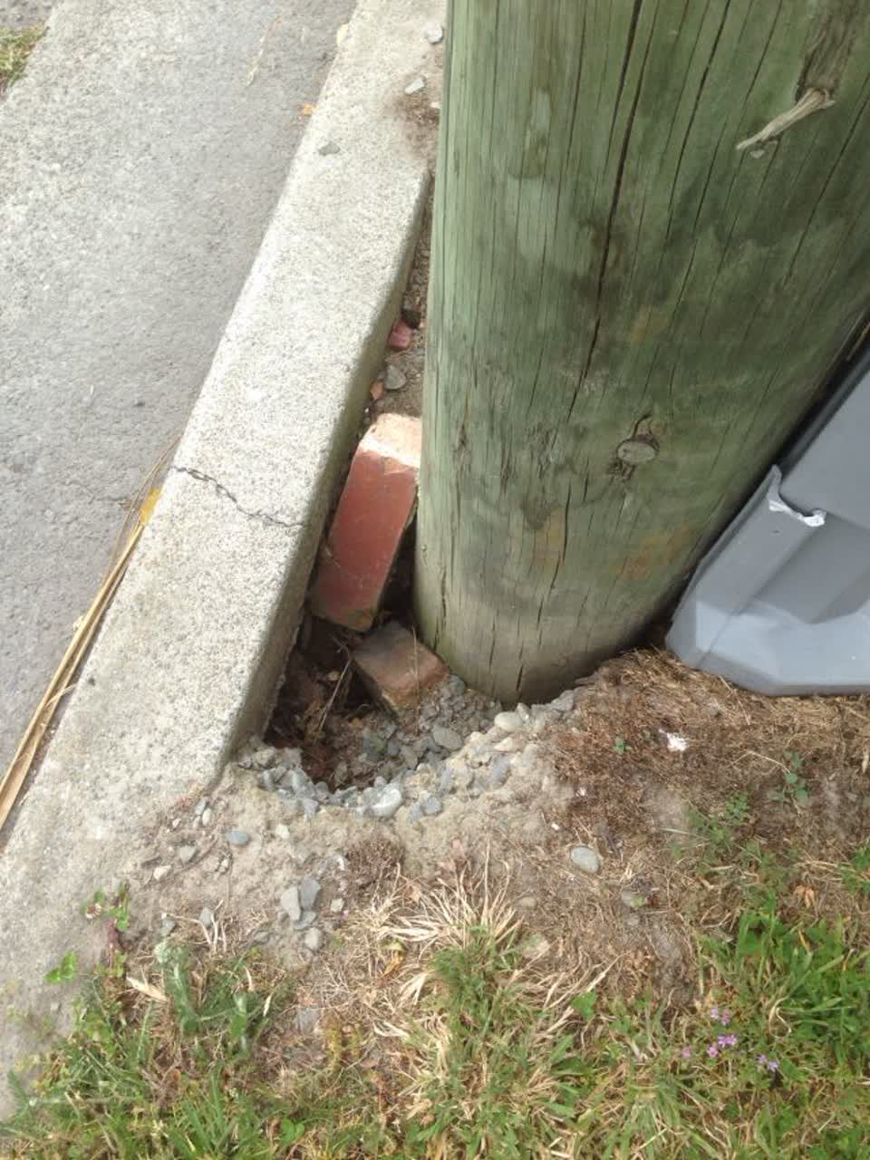 The photograph attached to this roading/streets report