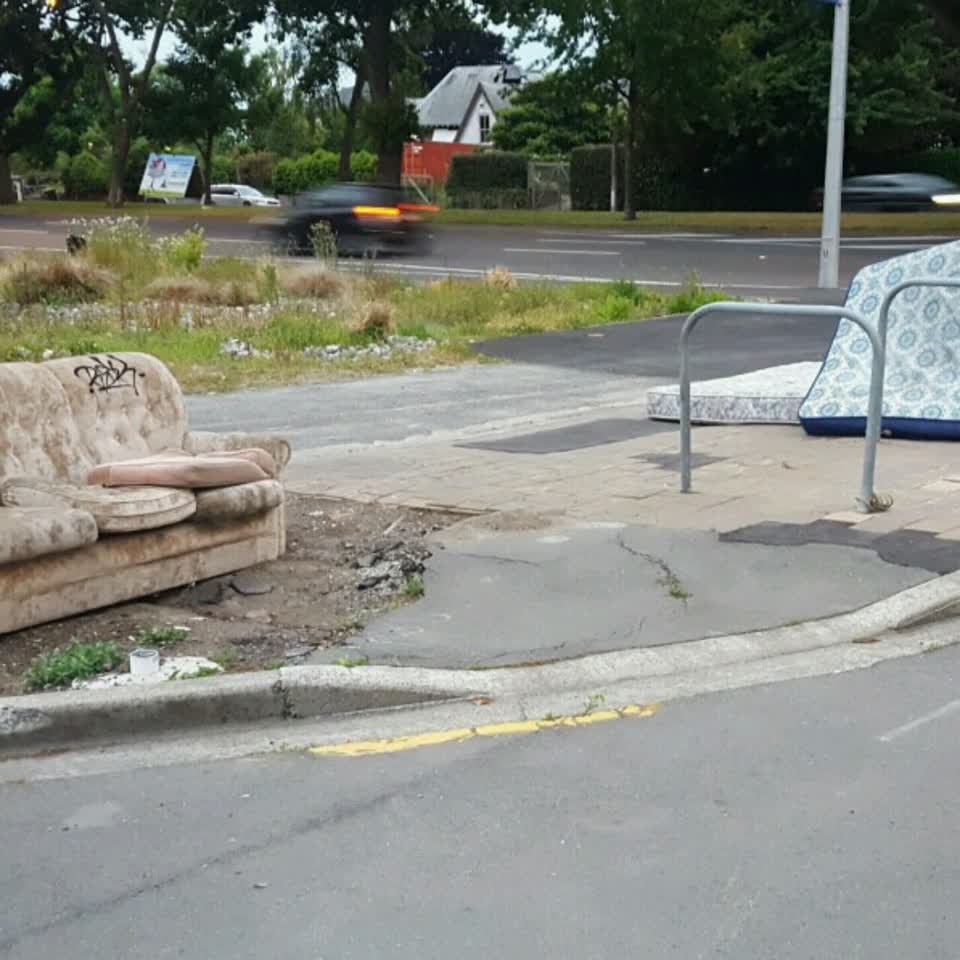 The photograph attached to this rubbish/recycling report