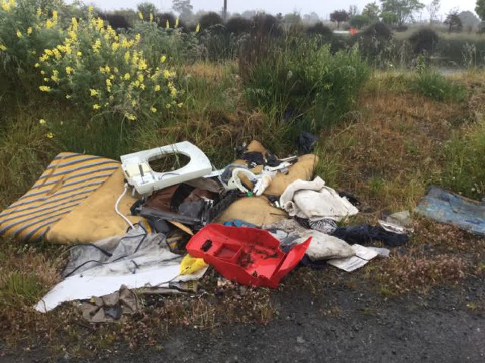 The photograph attached to this rubbish/recycling report