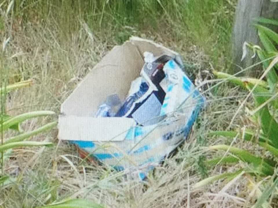 The photograph attached to this rubbish/recycling report