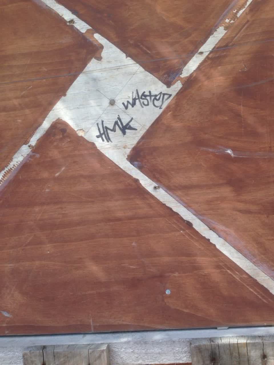 The photograph attached to this graffiti report