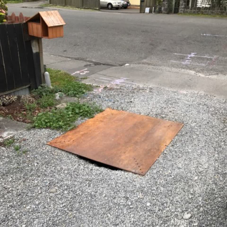 The photograph attached to this roading/streets report