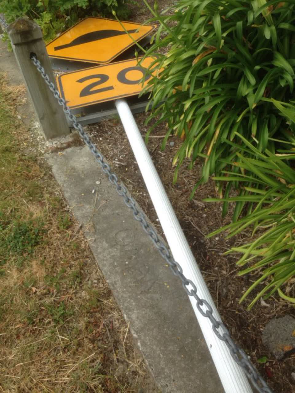 The photograph attached to this roading/streets report
