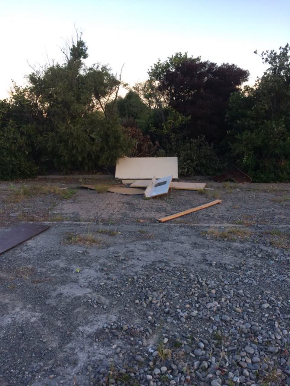 The photograph attached to this rubbish/recycling report