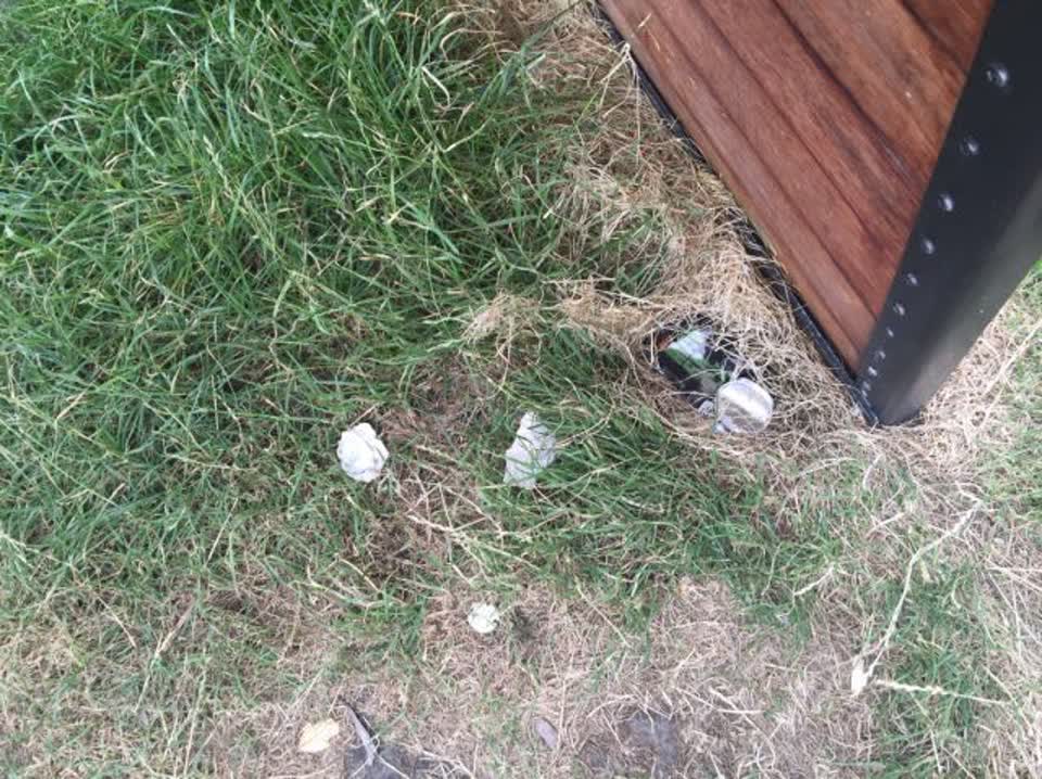 The photograph attached to this rubbish/recycling report