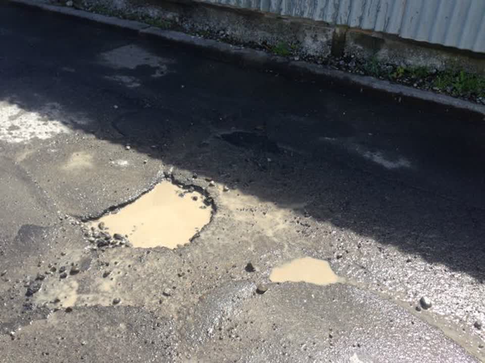 The photograph attached to this roading/streets report