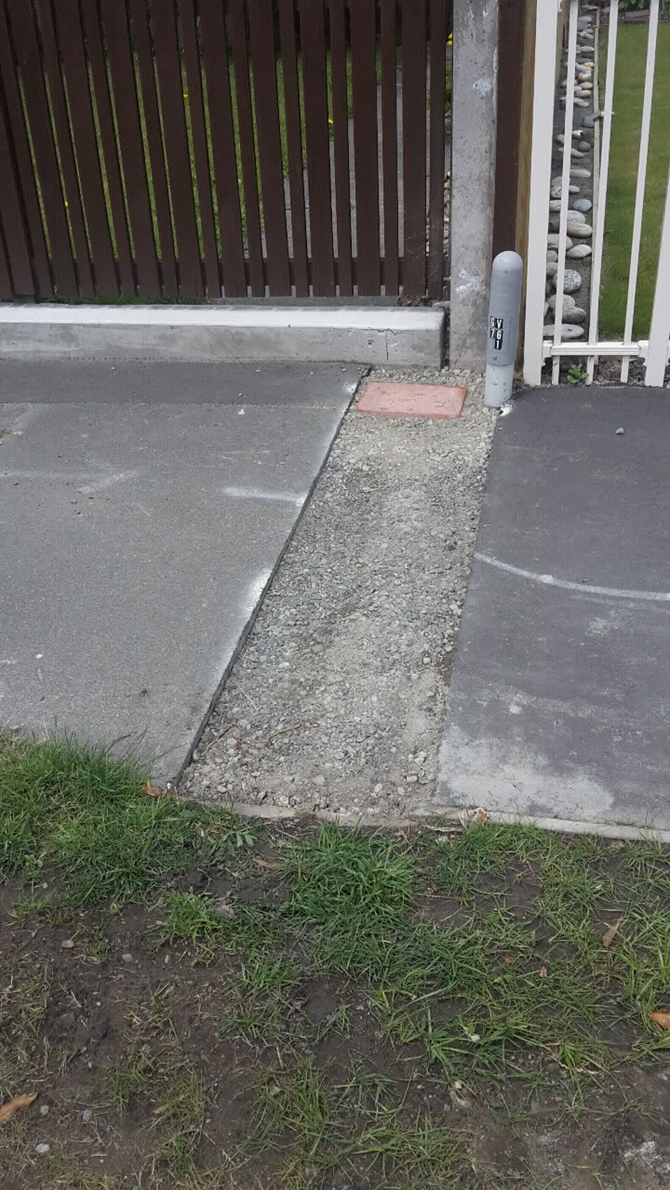 The photograph attached to this roading/streets report