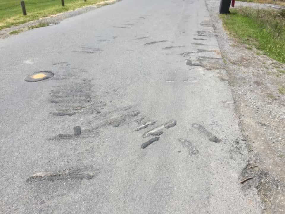 The photograph attached to this roading/streets report