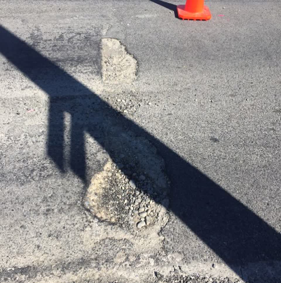 The photograph attached to this roading/streets report
