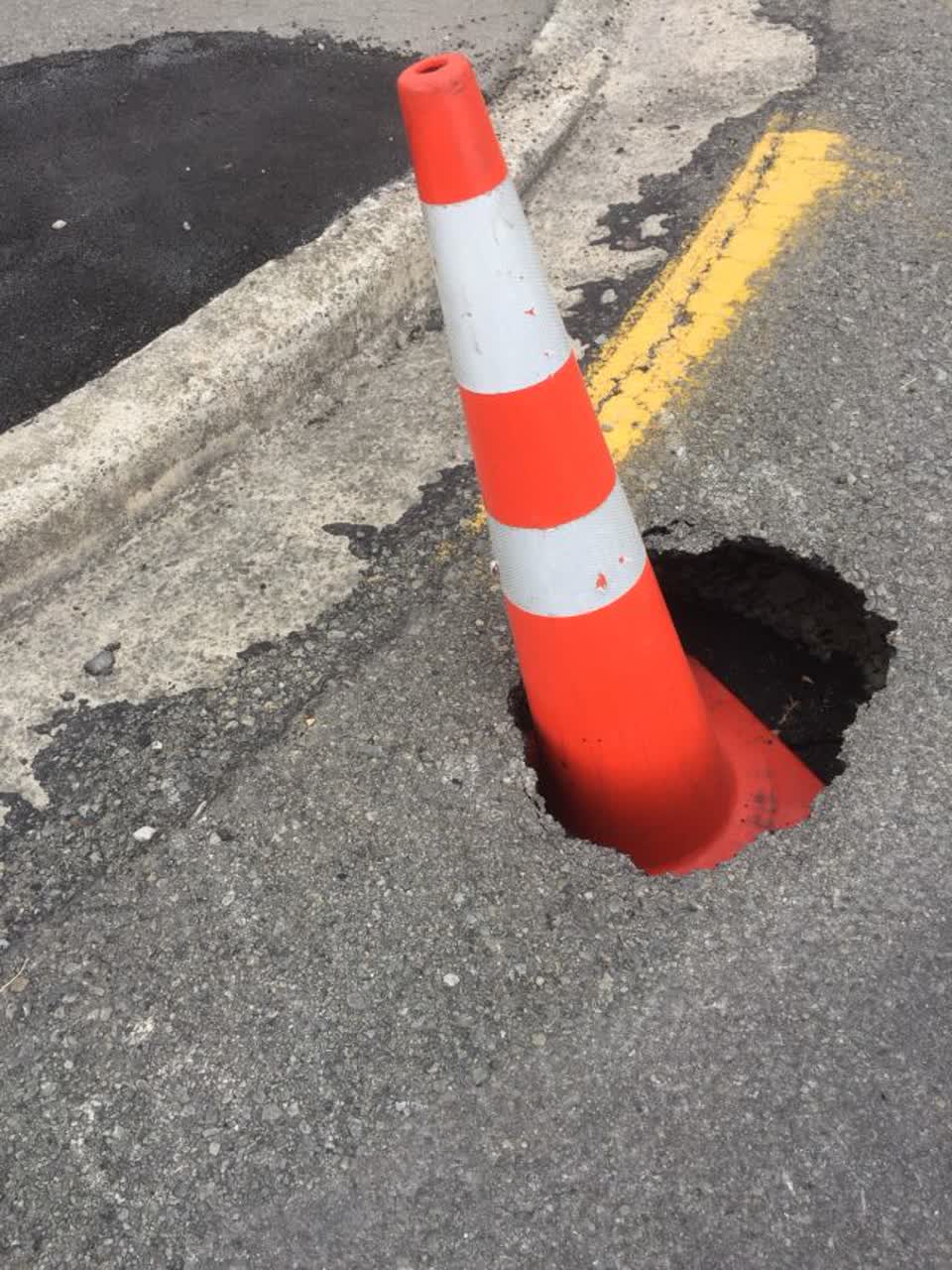 The photograph attached to this roading/streets report