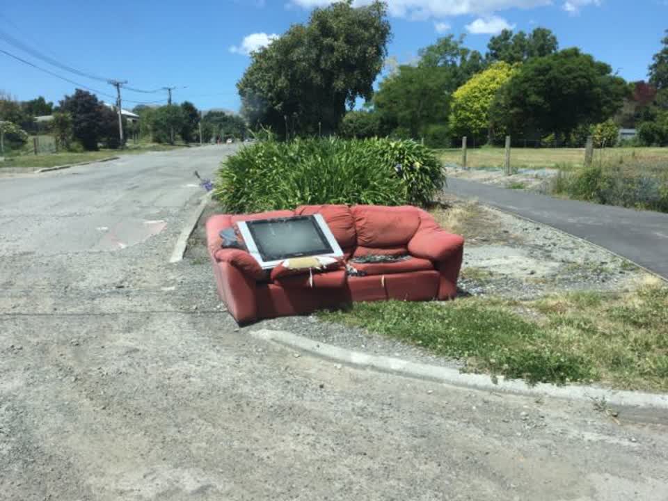 The photograph attached to this rubbish/recycling report