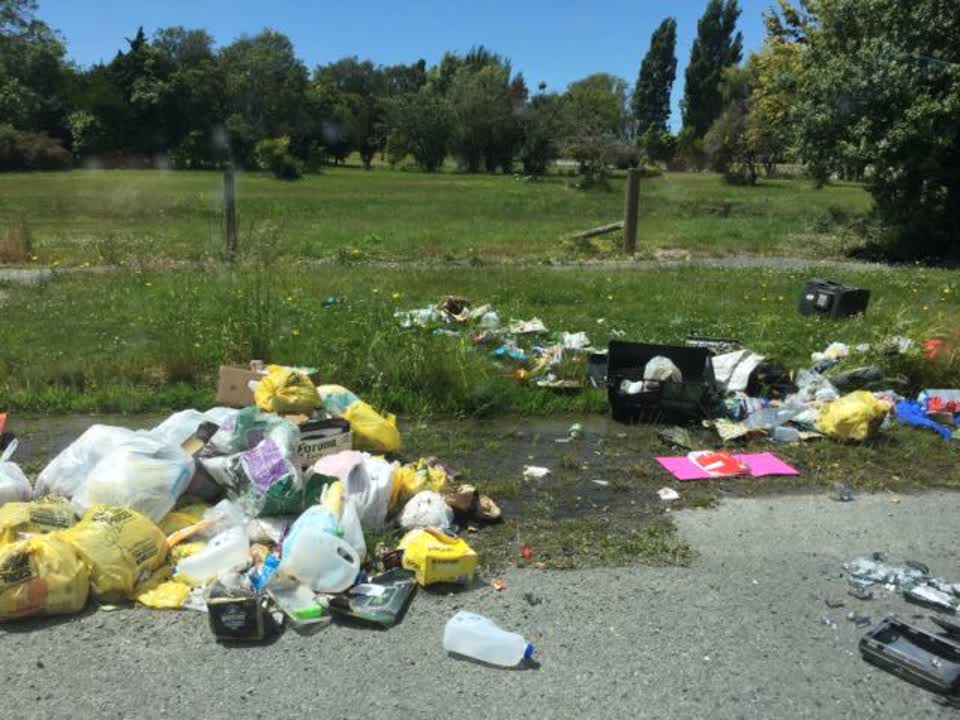 The photograph attached to this rubbish/recycling report