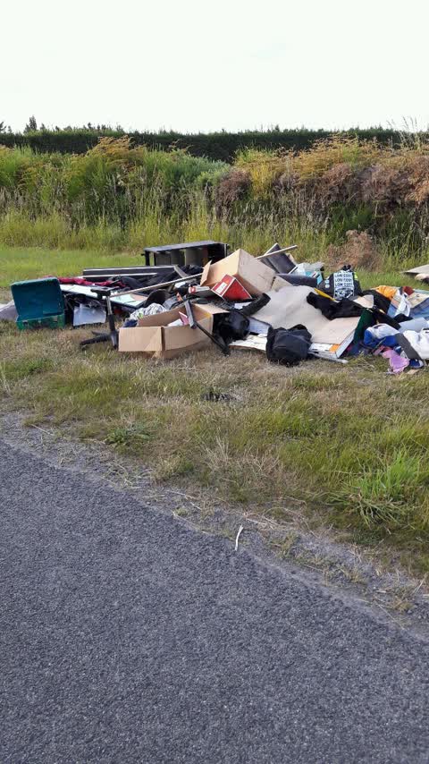 Rubbish/Recycling, a report photo