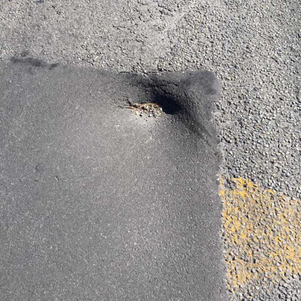 The photograph attached to this roading/streets report