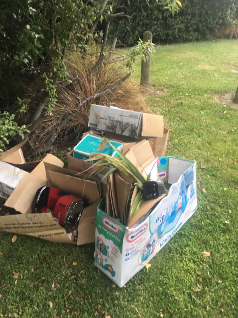 The photograph attached to this rubbish/recycling report