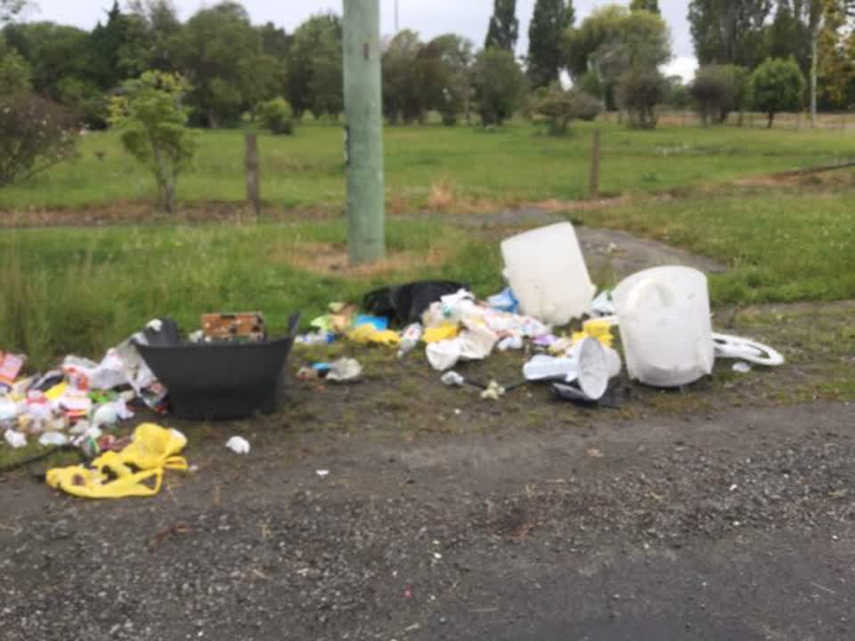 The photograph attached to this rubbish/recycling report