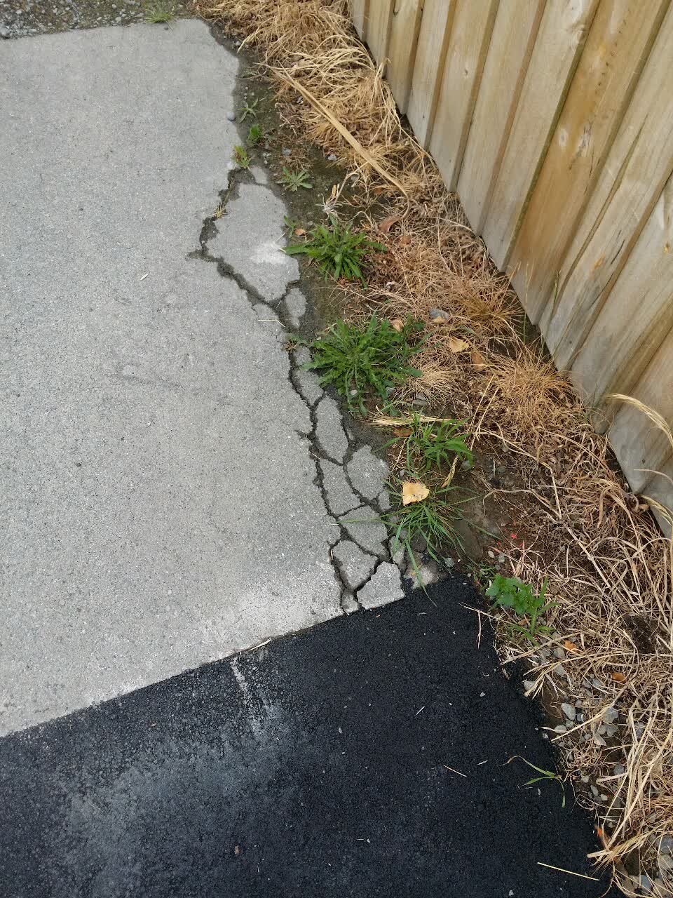 The photograph attached to this roading/streets report