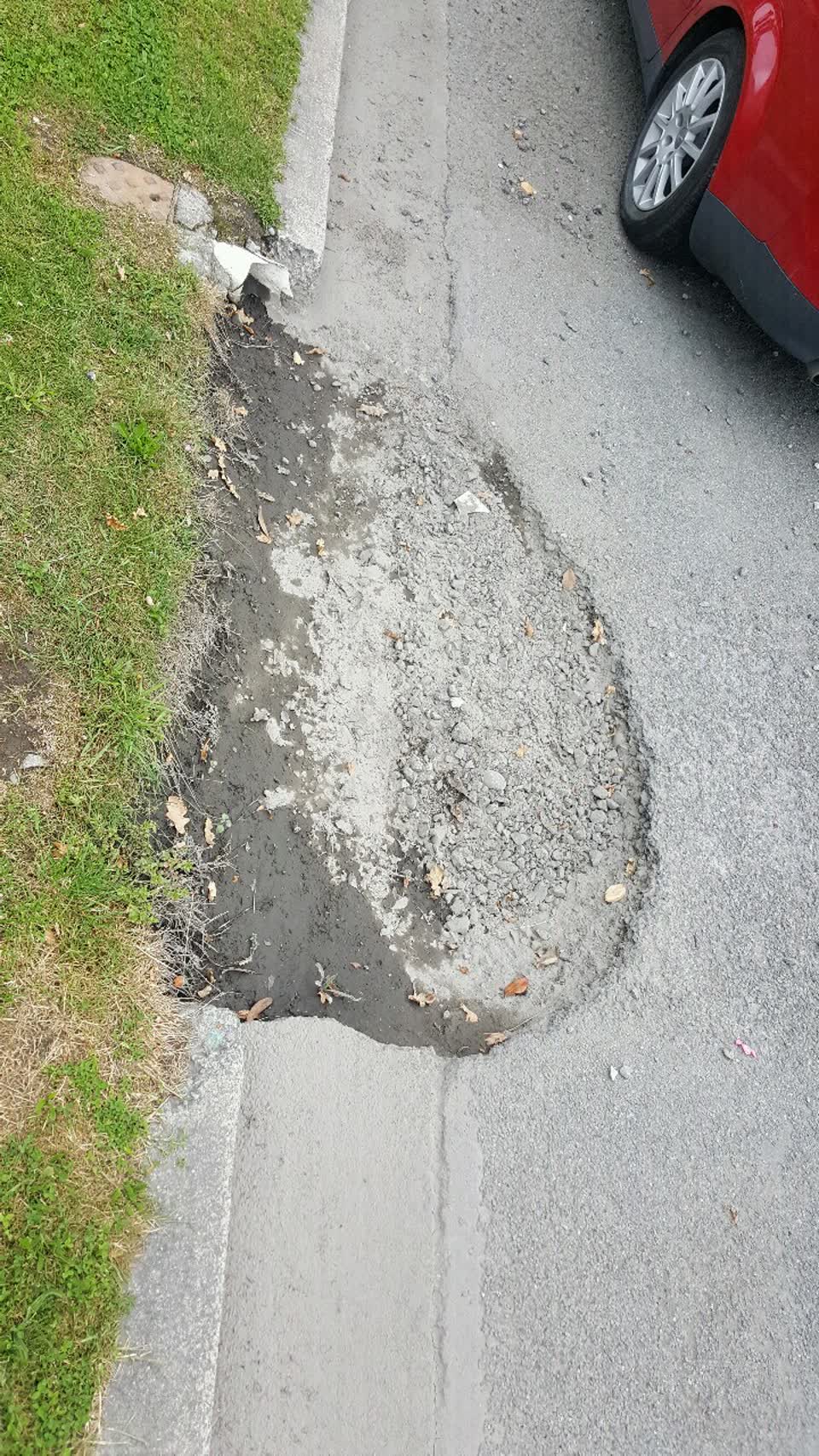 The photograph attached to this roading/streets report