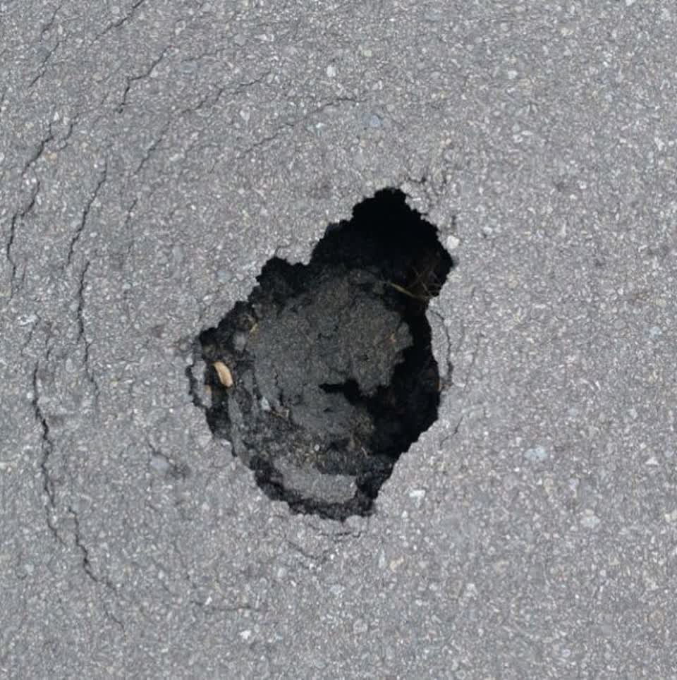 The photograph attached to this roading/streets report