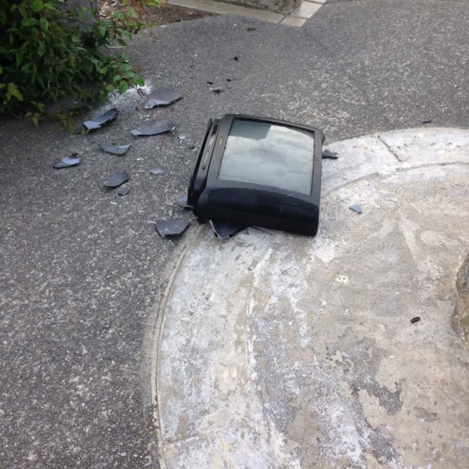 The photograph attached to this rubbish/recycling report
