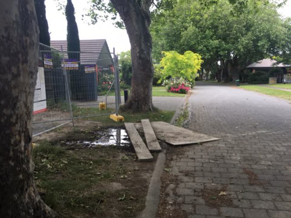 The photograph attached to this roading/streets report