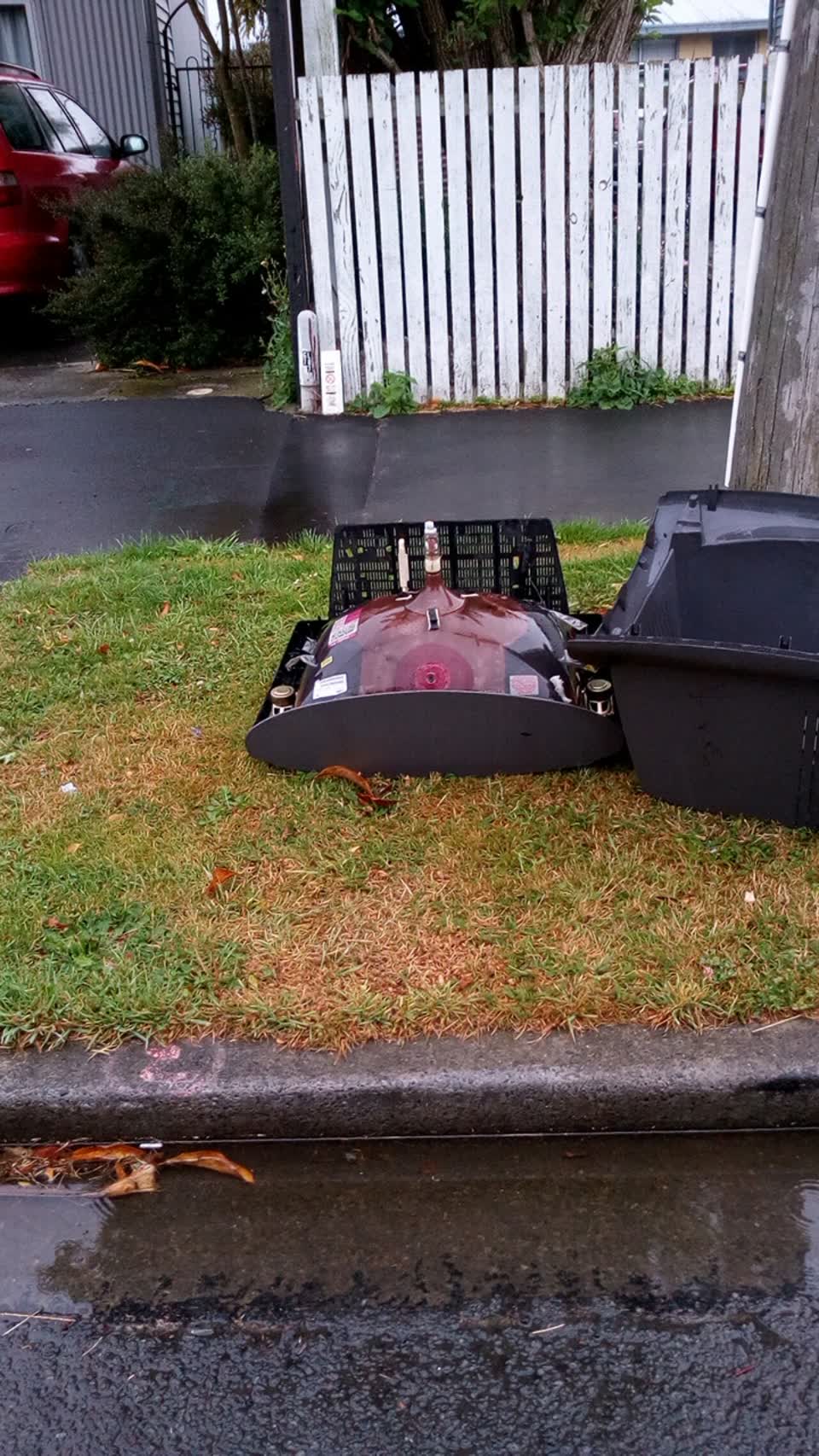 The photograph attached to this rubbish/recycling report
