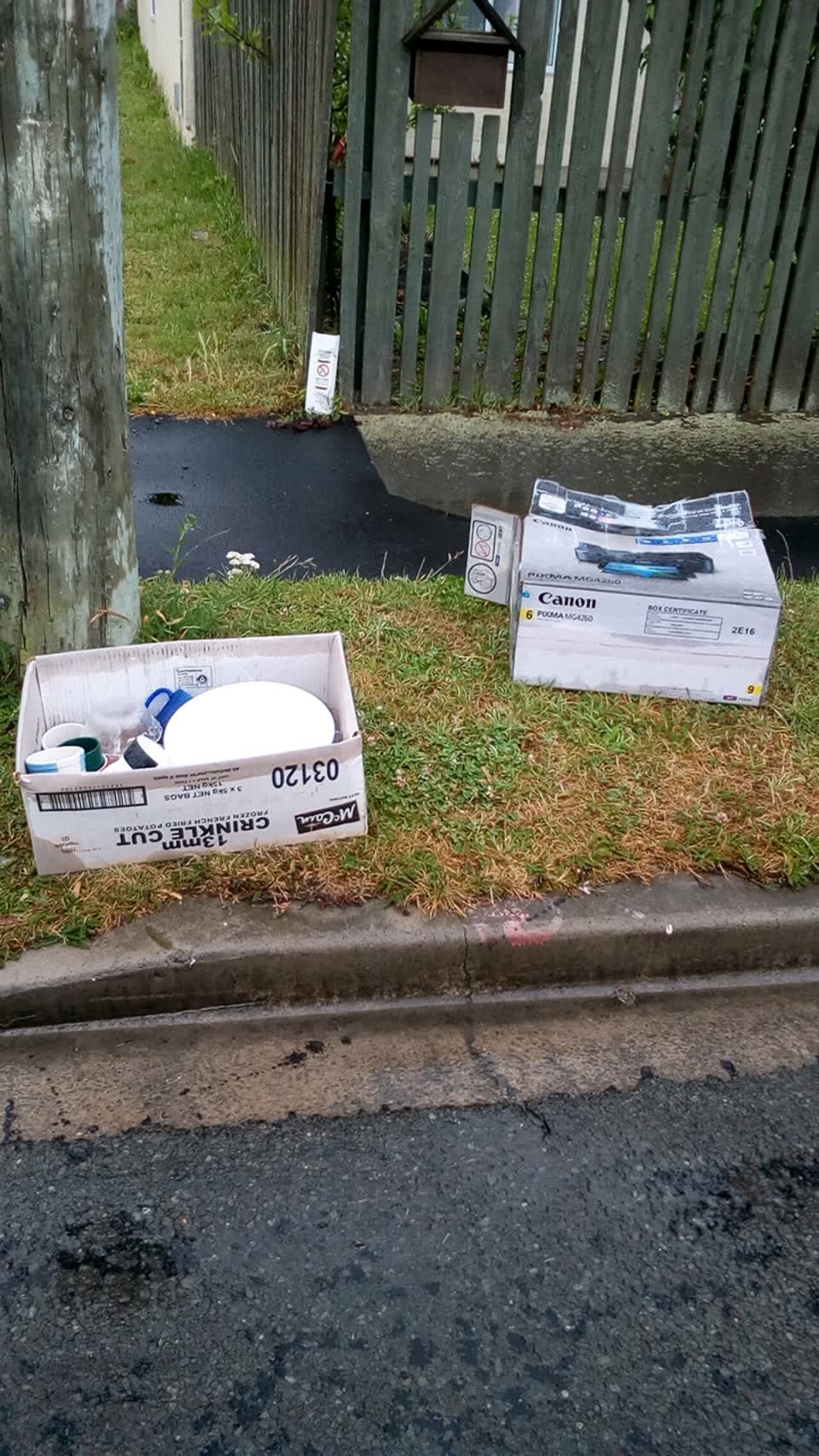 The photograph attached to this rubbish/recycling report