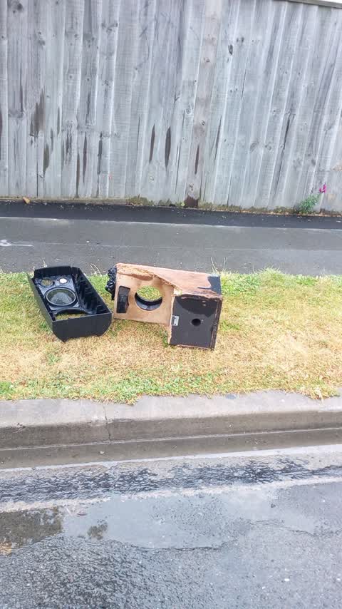 Rubbish/Recycling, a report photo