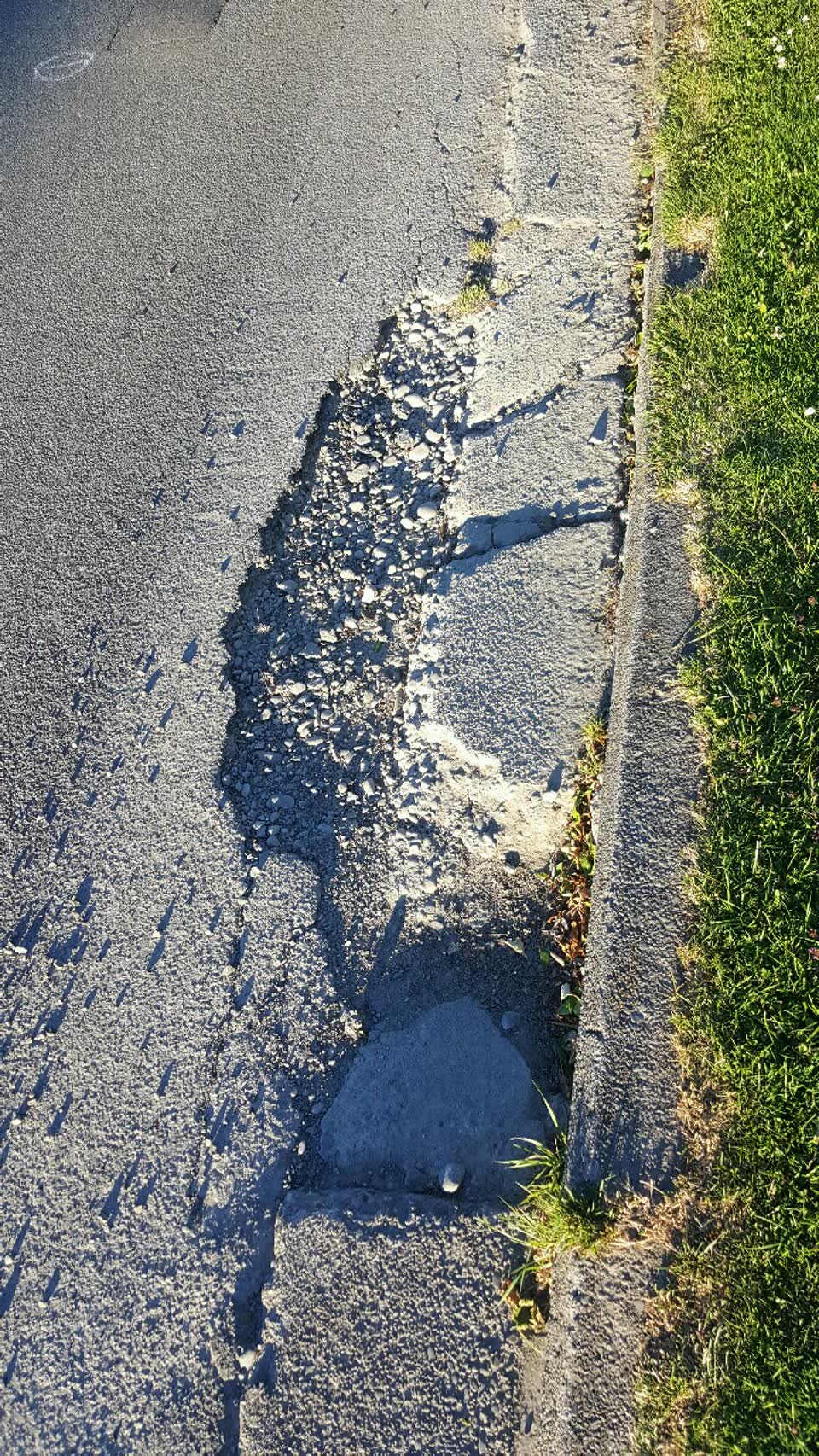 The photograph attached to this roading/streets report