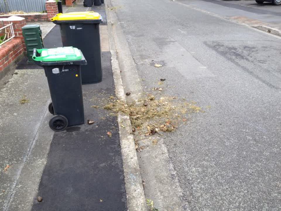 The photograph attached to this rubbish/recycling report