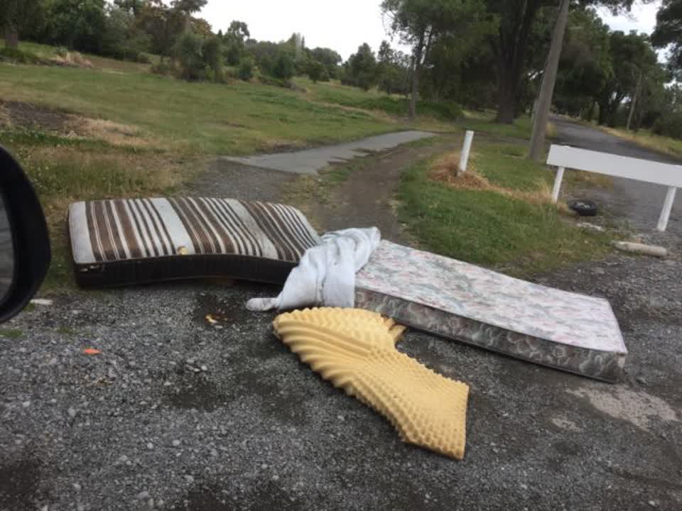 The photograph attached to this rubbish/recycling report