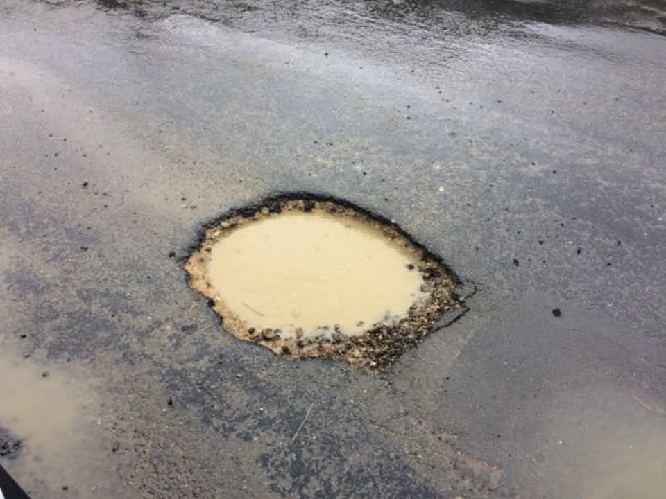 The photograph attached to this roading/streets report