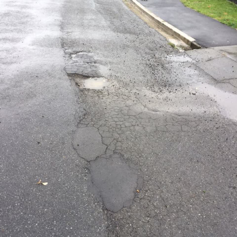 The photograph attached to this roading/streets report