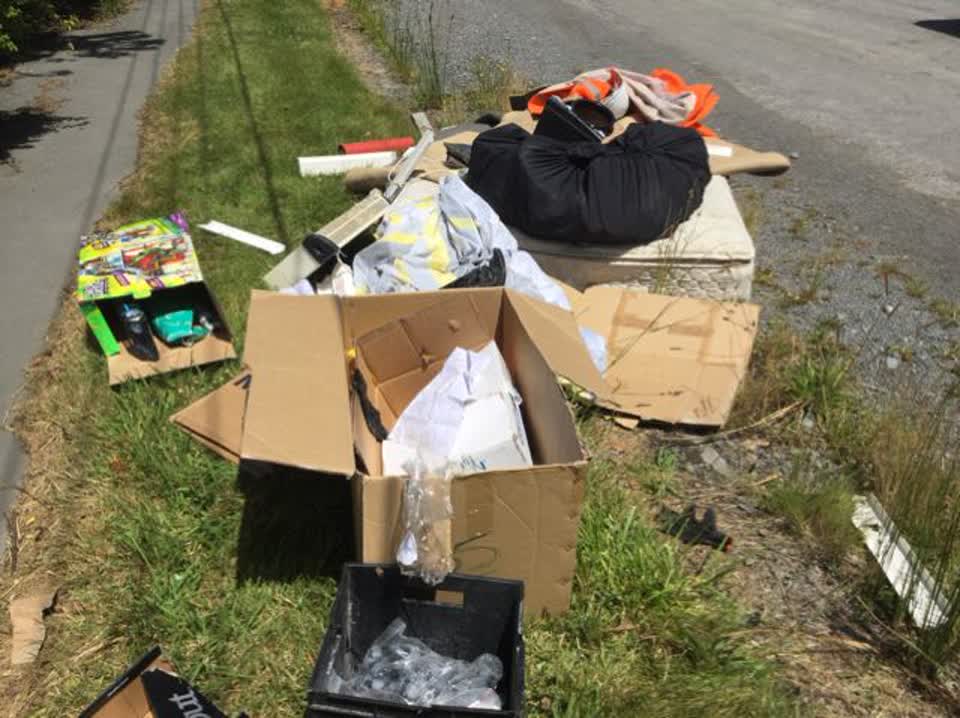 The photograph attached to this rubbish/recycling report