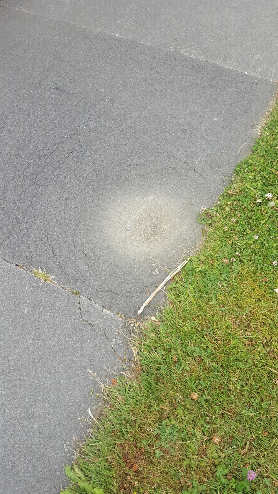 The photograph attached to this roading/streets report