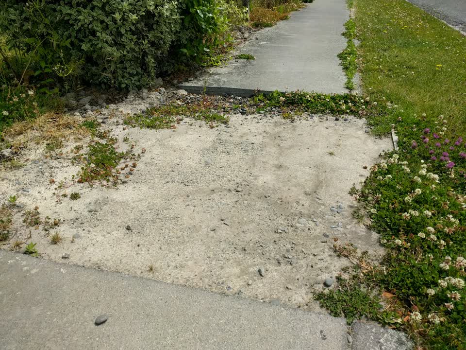 The photograph attached to this roading/streets report