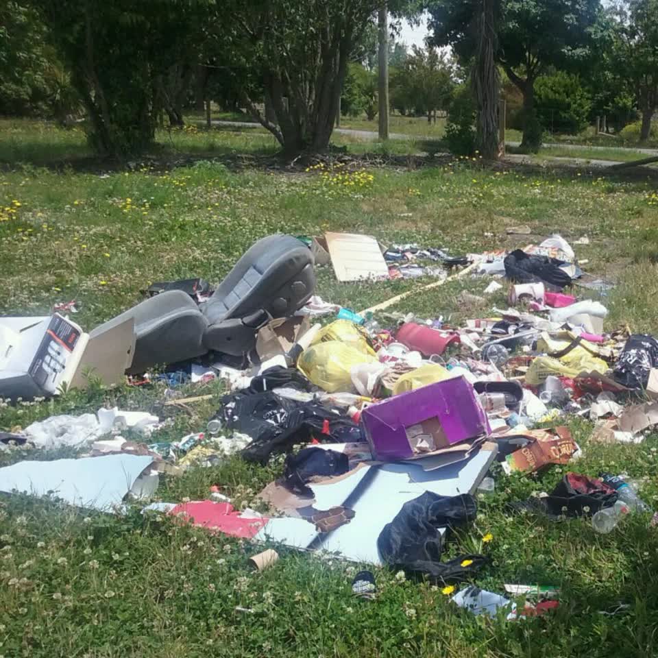 The photograph attached to this rubbish/recycling report