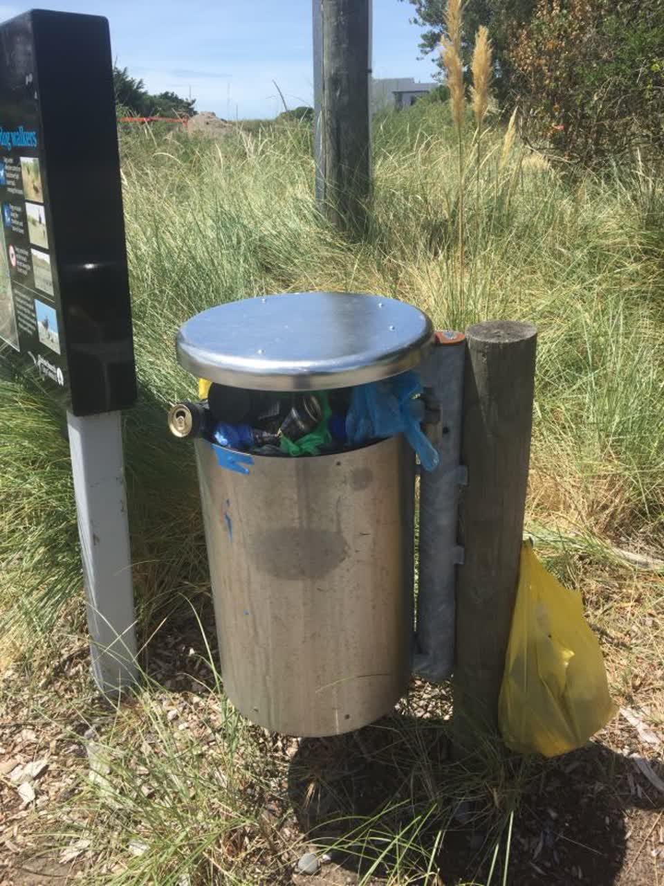 The photograph attached to this rubbish/recycling report