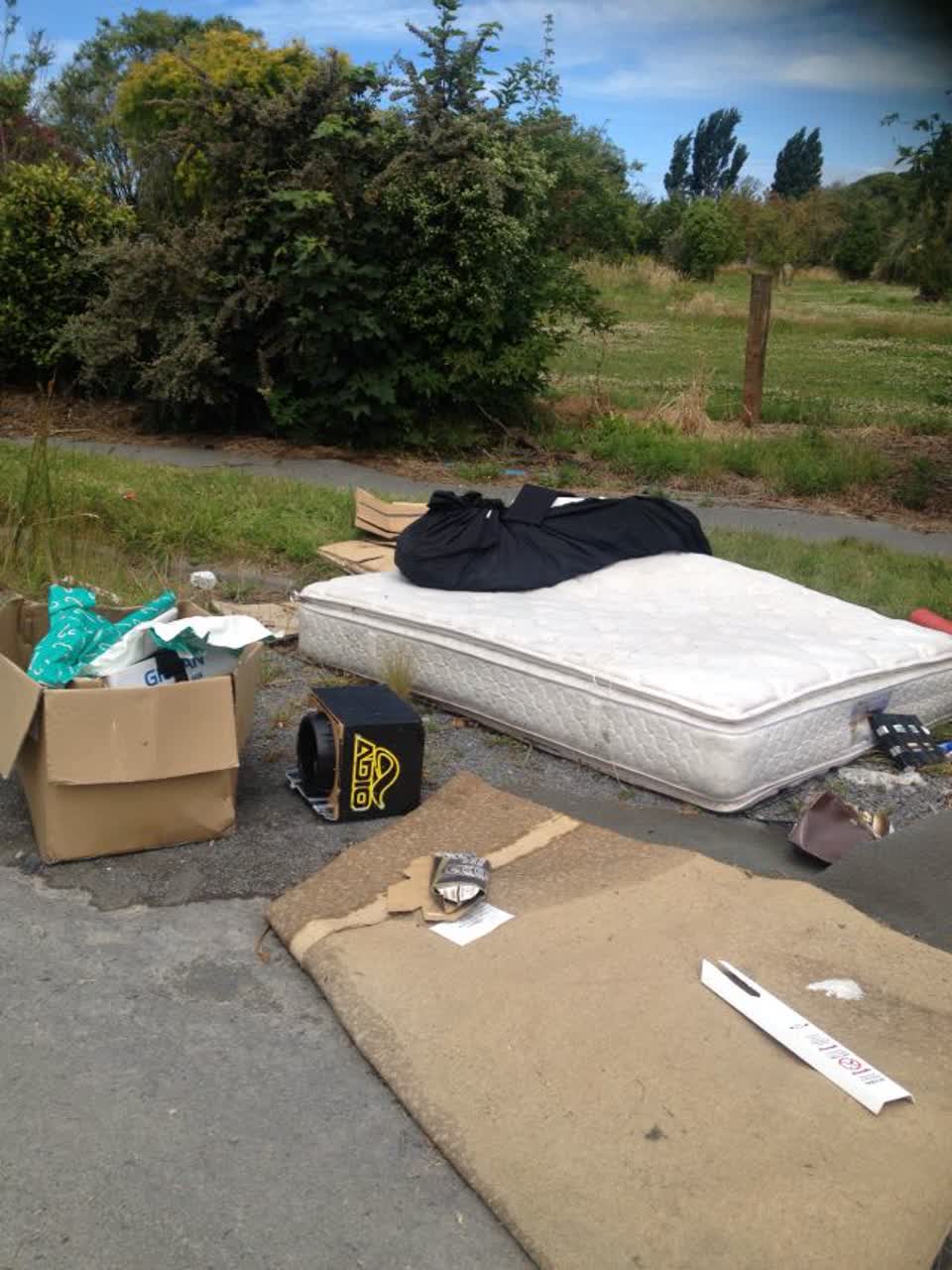 The photograph attached to this rubbish/recycling report