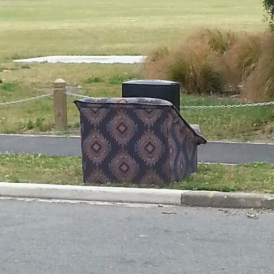 The photograph attached to this rubbish/recycling report