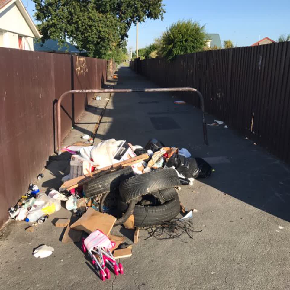 The photograph attached to this rubbish/recycling report