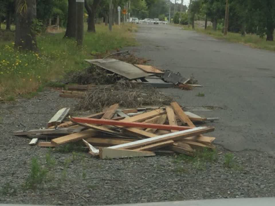 The photograph attached to this rubbish/recycling report