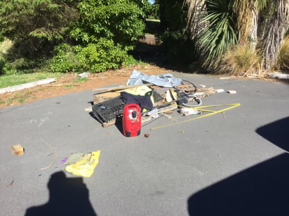 The photograph attached to this rubbish/recycling report