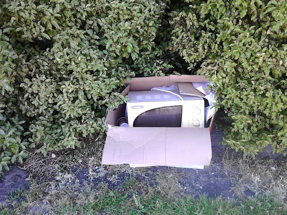 The photograph attached to this rubbish/recycling report
