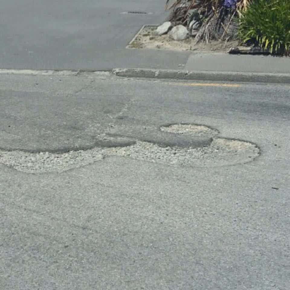 The photograph attached to this roading/streets report