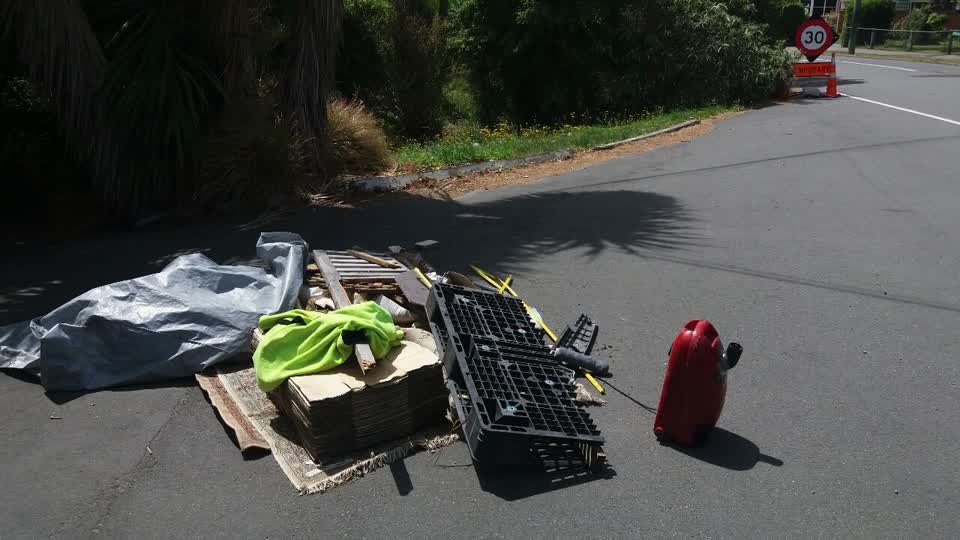 The photograph attached to this rubbish/recycling report