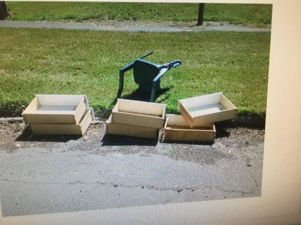The photograph attached to this rubbish/recycling report